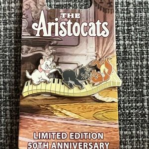 🖤2 for $63🖤 Disney Limited edition Aristocats Pin